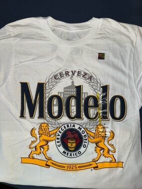 Modelo Cerveza Tshirt